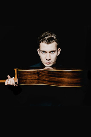 Thibaut-Garcia-©-Warner-Classics-Erato---Ph-vign